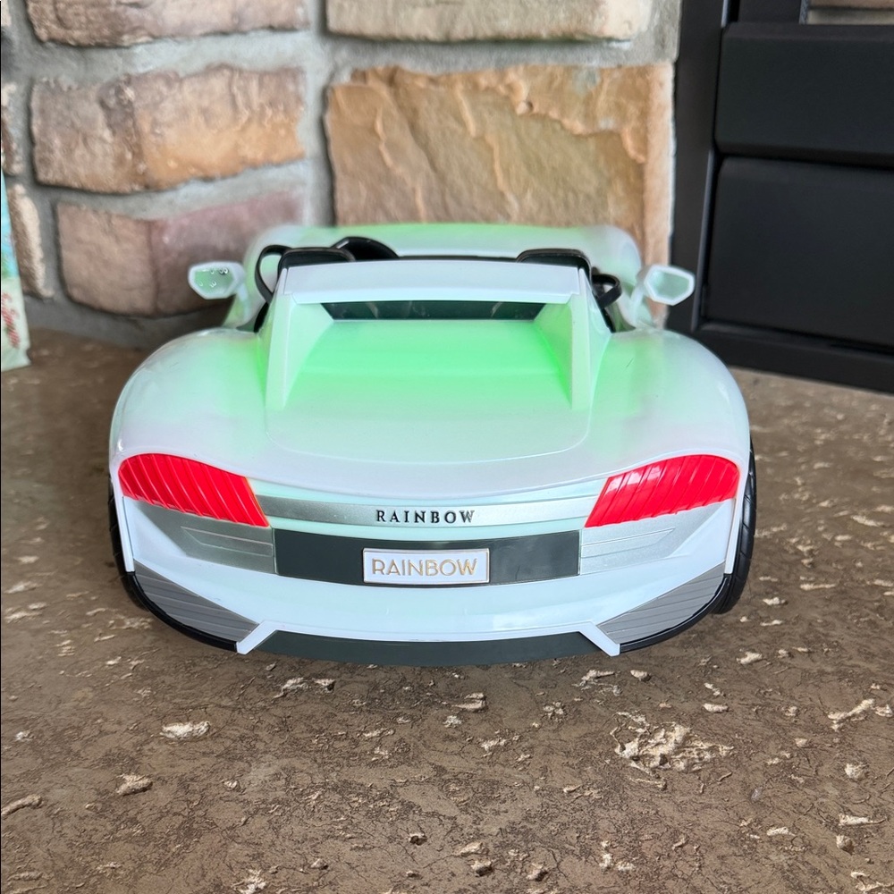 Super cute White Sports Car for Rainbow Dolls Changes colors - Picture 6 of 11